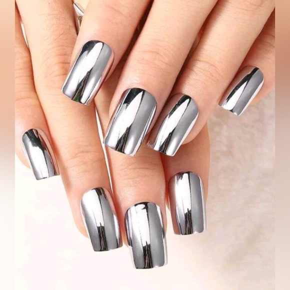 Silver Nails - Picture 5 of 9